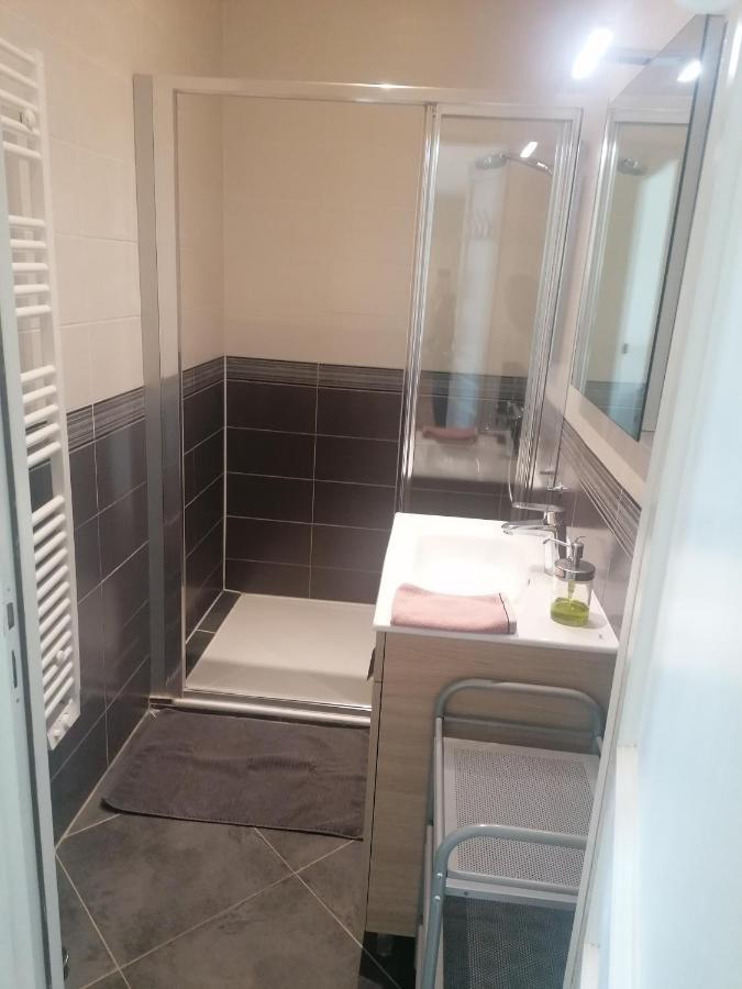Apartamento Chez la Rég'- Aux pieds de la cathédrale Reims Exterior foto